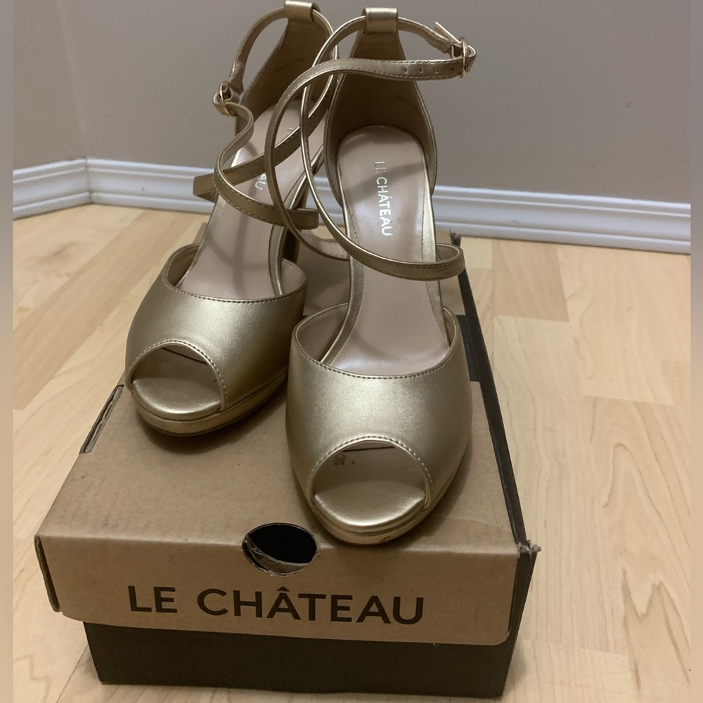 Le Château high heeled strap sandals: size 7 US